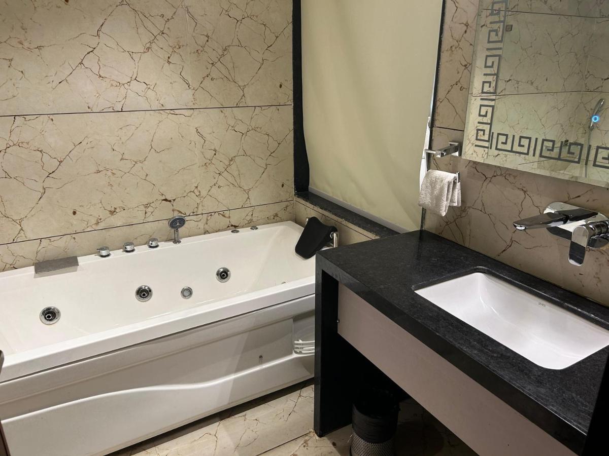 The Imperial Prime Clarks Inn Suites, Bhilwara Esterno foto