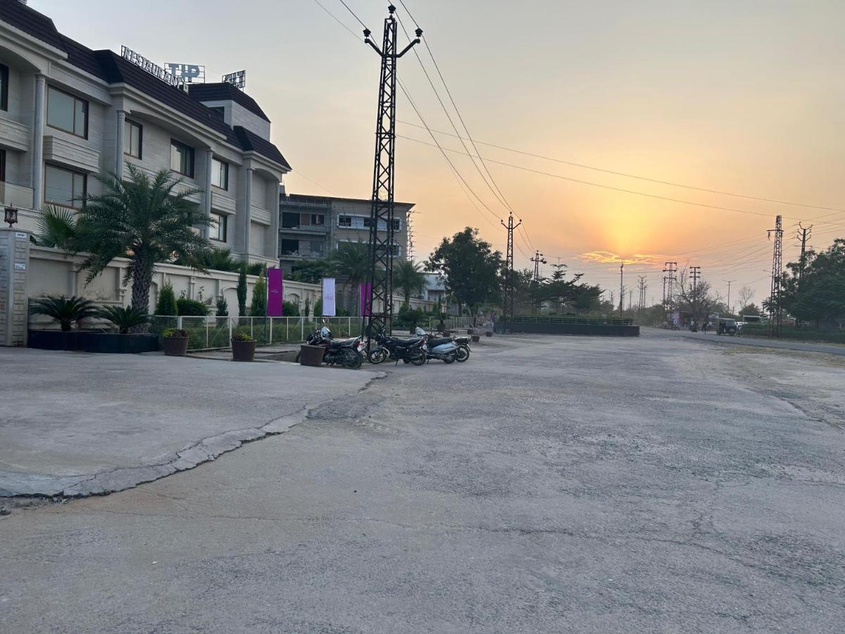 The Imperial Prime Clarks Inn Suites, Bhilwara Esterno foto