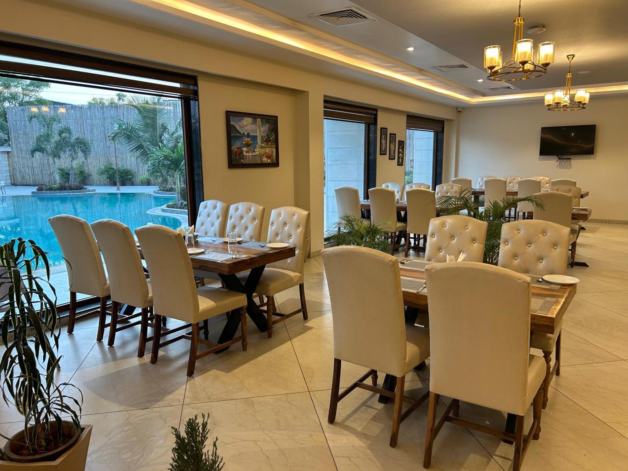 The Imperial Prime Clarks Inn Suites, Bhilwara Esterno foto